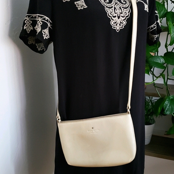 kate spade Handbags - Kate Spade tan crossbody bag